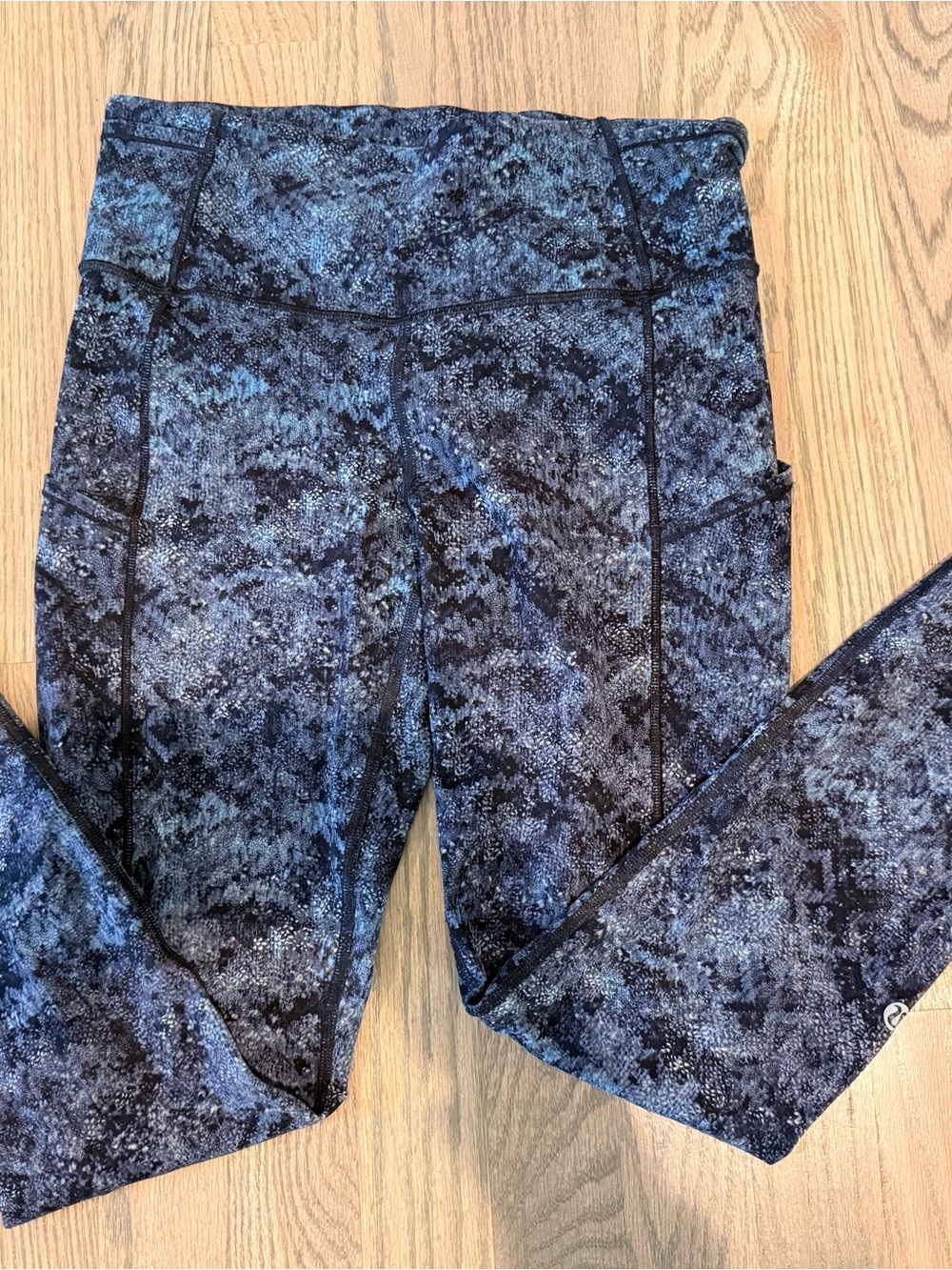 Lululemon Blue-Black Patterned Athletic Leggings